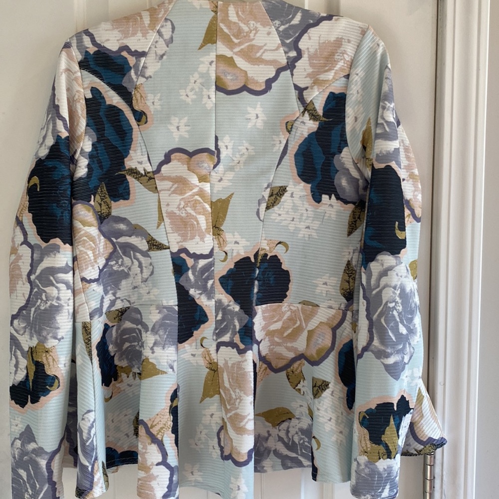 Blazer - Picture 3 of 3